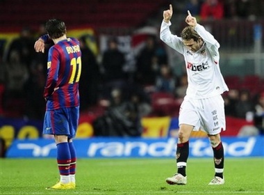 Barca nem trai dang dau tien o giai trong nuoc hinh anh