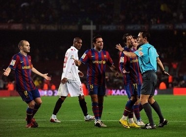 Trong tai da 'xu ep' Barca? hinh anh