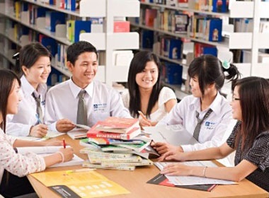 Hoc quan tri kinh doanh cap bang tu Bi hinh anh