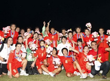 Nhap nhang chuyen tien thuong cua doi nu Viet Nam hinh anh