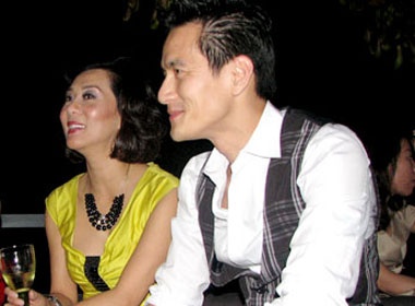 Nguyen Cao Ky Duyen hanh phuc ben ban trai moi hinh anh