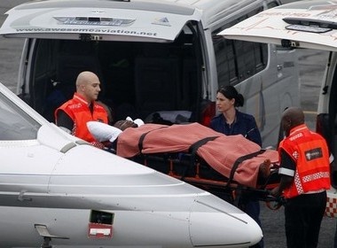 Angola bat hai nghi pham 'xa sung' vao DT Togo hinh anh