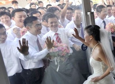 24 trieu dan ong Trung Quoc e vo nam 2020 hinh anh