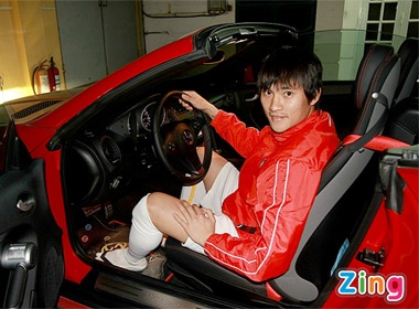 Ngam xe 'khung' cua Cong Vinh hinh anh