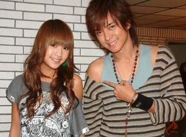 Duong Thua Lam thay 'toi loi' khi hon La Chi Tuong hinh anh