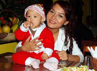 Thai Thuy Linh sinh con khong can dam cuoi hinh anh