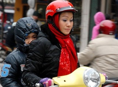 Troi ret, hoc sinh Ha Noi den muon van duoc vao lop hinh anh