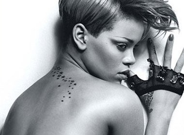 Rihanna lai pho lung tran len tap chi hinh anh