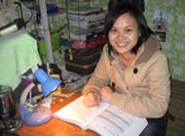 Co sinh vien khuyet tat khong dau hang so phan hinh anh