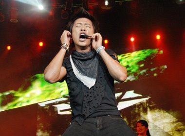 Live show day lua cua Tuan Hung hinh anh