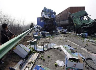 Suong mu gay tai nan lien hoan tai Trung Quoc hinh anh