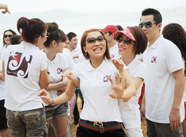 Sao 'quay' tren bien Quy Nhon hinh anh