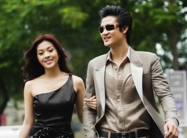 Xuan Thu tinh tu ben Hoa hau hinh anh