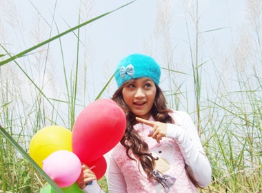 Phi Ngoc Anh pha cach tinh nghich hinh anh