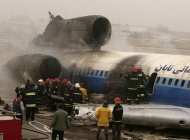 May bay Iran boc chay khi ha canh hinh anh