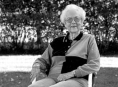 Ba giao 100 tuoi nhan bang cu nhan truoc khi chet hinh anh