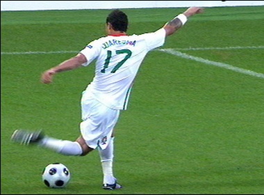 Pha chuyen bong ‘ky quai’ cua thu mon Algeria hinh anh