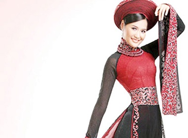 Huong Giang vao Top 10 guong mat dep hinh anh