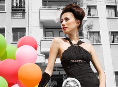 Chung Thuc Quyen goi cam tren pho hinh anh