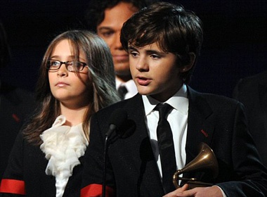 Hinh anh dep ve cac con Michael tai Grammy 2010 hinh anh