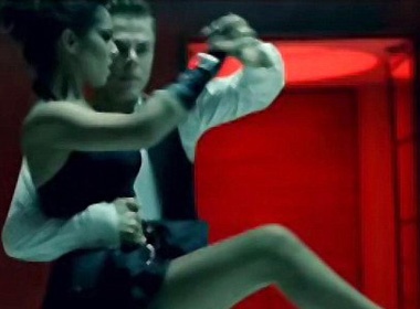 Cheryl Cole nong bong voi vu dieu Latin hinh anh