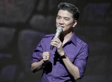 Ðam Vinh Hung buc xuc vi chuong trinh Tao quan hinh anh