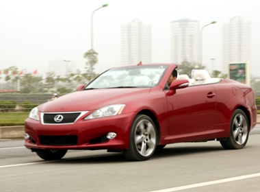 Kham pha Lexus IS 250C - xe mui tran cho dan choi hinh anh