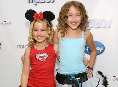 Em gai 9 tuoi ‘hot’ khong kem Miley hinh anh