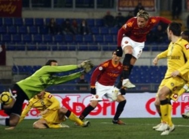 Roma mo toang cua vao chung ket Coppa hinh anh