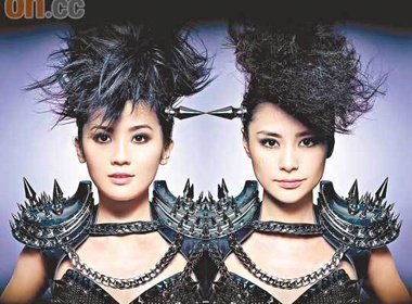 Twins tai hop hinh anh