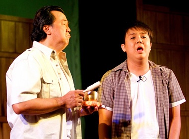 Cuoi nghieng nga voi nghe si Bao Quoc hinh anh