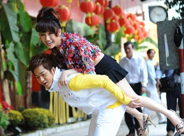 Quach Tuan Du – Huong Tra dao choi pho xuan hinh anh