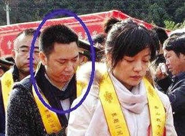 Trieu Vy va ban trai len chua cau tu tu hai nam truoc hinh anh