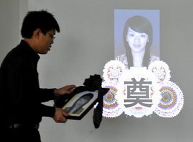 Them mot dam cuoi cam dong tai nha tang le hinh anh