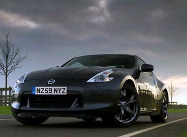 Nissan 370Z Coupe them phien ban mung sinh nhat hinh anh