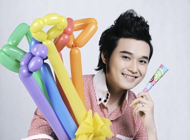 Quang Vinh tre trung voi 'style' ca ro hinh anh