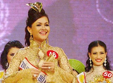 Ket luan ve chuyen 'lum xum' Hoa hau quy ba hinh anh