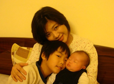 Hoa hau Thu Thuy tiet lo hinh anh con gai cung hinh anh