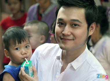 Quang Vinh dien ao trang lam tu thien hinh anh