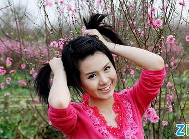 9X Ha thanh lang man giua vuon dao Tet hinh anh