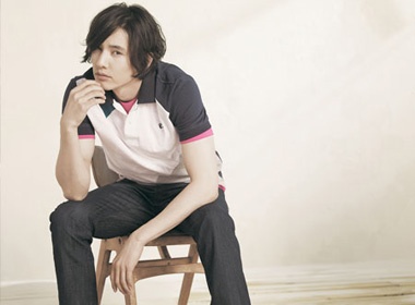 Won Bin khoe toc dai dieu da hinh anh