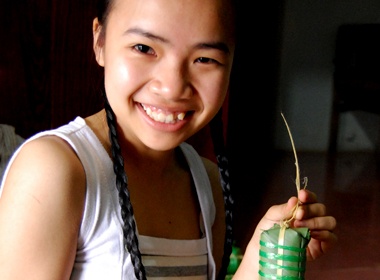 Chieu 30 Tet, goi banh chung cung bo hinh anh