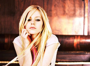 Avril Lavigne bi mat hen ho voi Brody Jenner? hinh anh