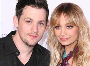 Nicole Richie sap len xe hoa hinh anh