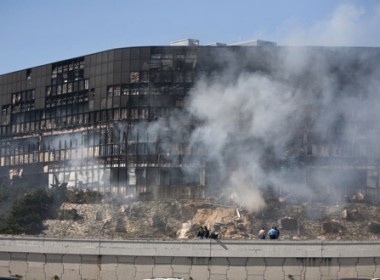 May bay dam vao toa nha 7 tang o My hinh anh