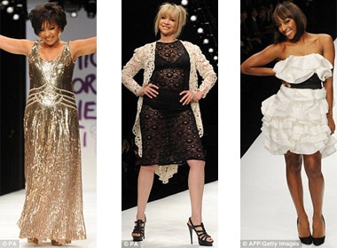 Kate Moss rang ro tren catwalk hinh anh