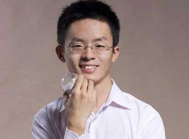 Chang sinh vien lam giau nho phat minh ra bong den LED hinh anh