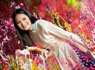 Huong Giang lang man voi hoa xuan hinh anh