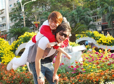 Duong Quoc Hung 'quay' tren pho cung Hoang Thien Long hinh anh