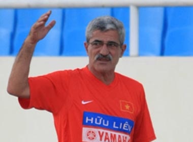 HLV Calisto se ki hop dong voi VFF hinh anh